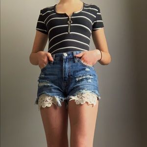 Black & white rue 21 top